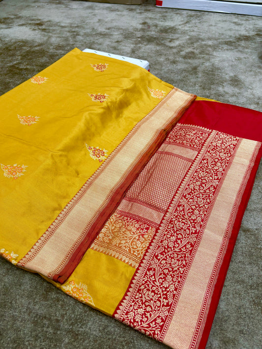 ULTRA RICH BANARASI KADHIYAL BORDER BUTA WEAVING MINAKARI SAREE IN A VERY BEAUTIFUL COLOUR COMBINATION 