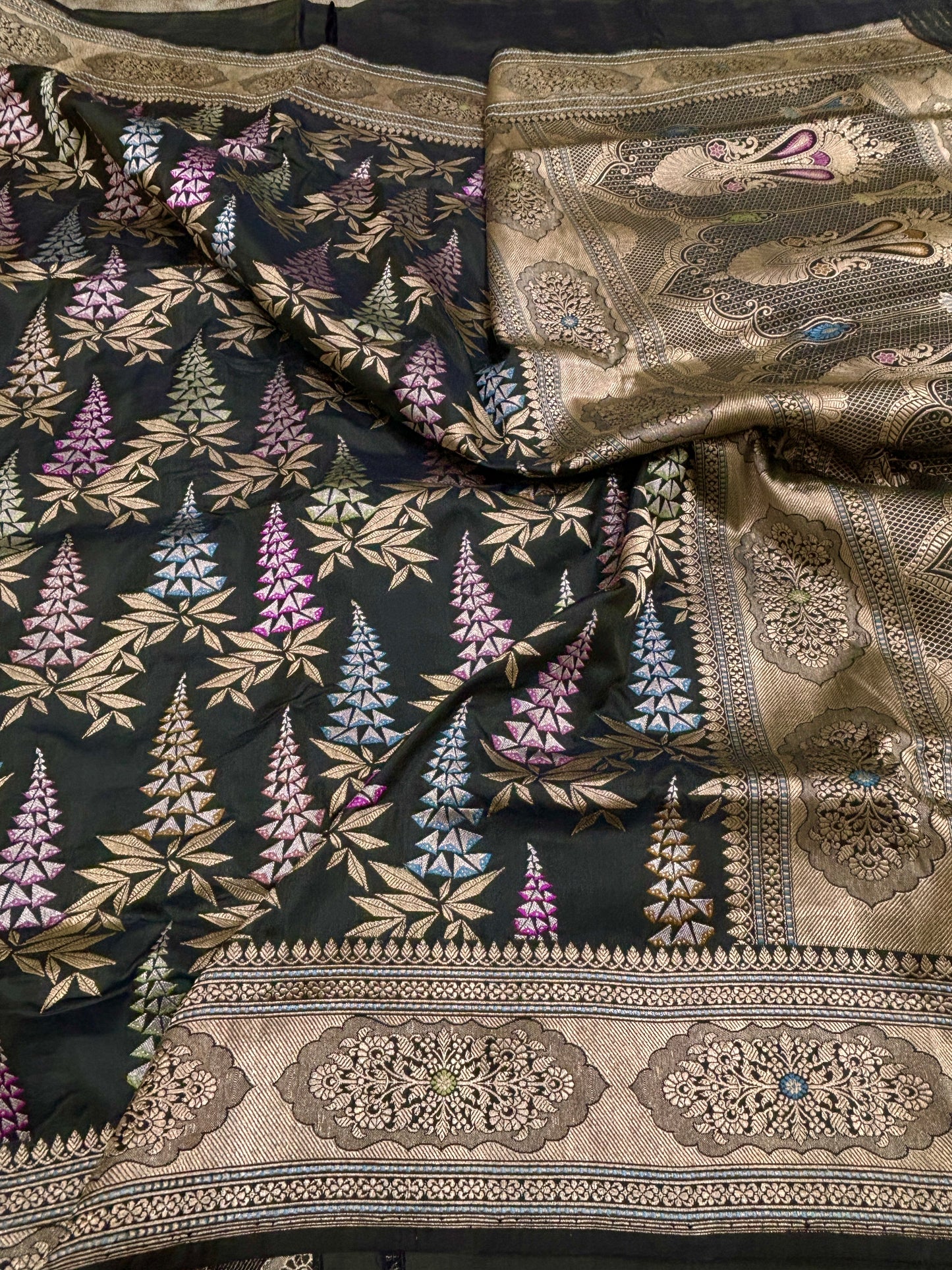 Banarasi Mehrab Pallu Saree Tilfi Minakari & Jaal Weaving