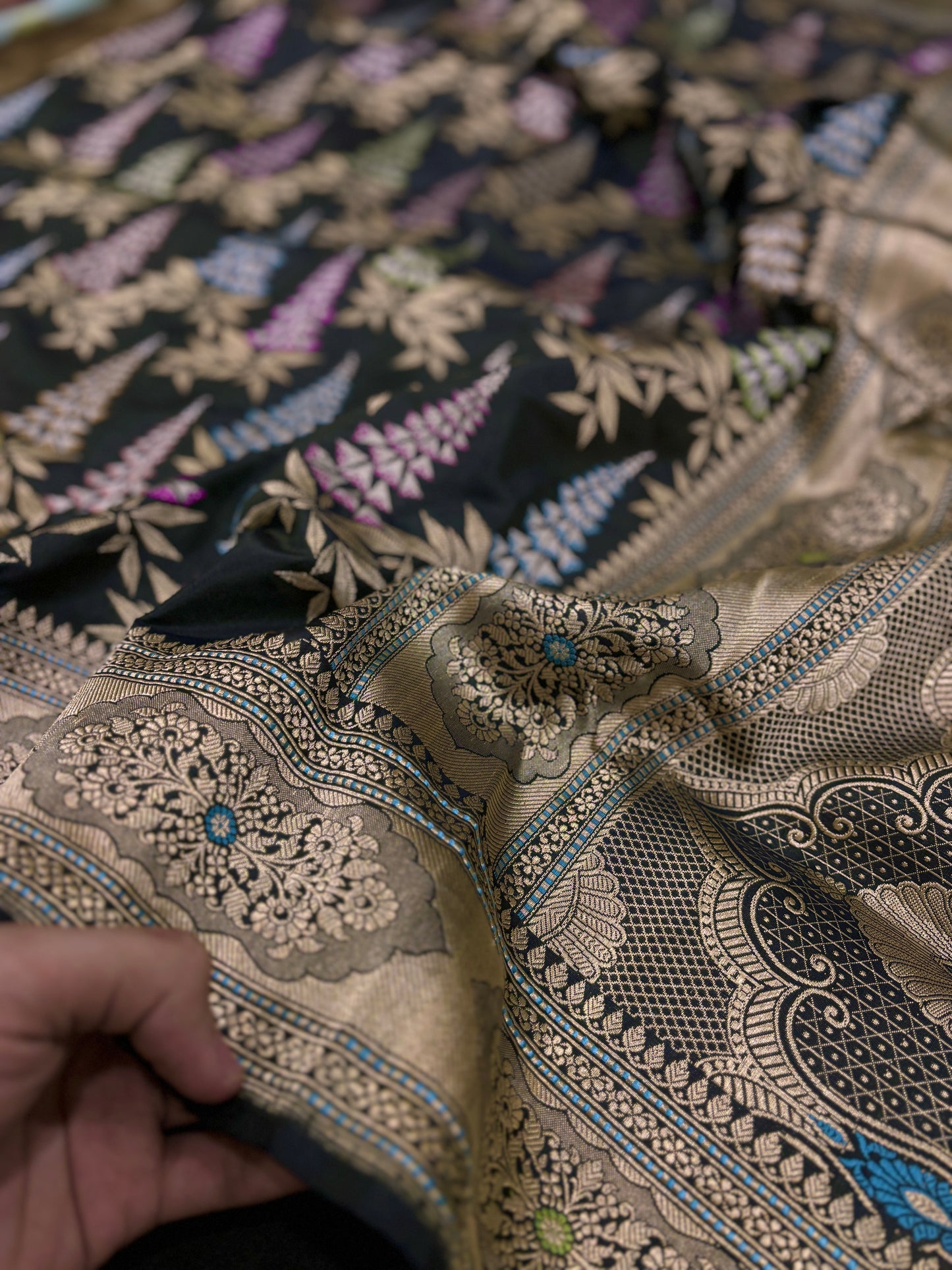 Banarasi Mehrab Pallu Saree Tilfi Minakari & Jaal Weaving