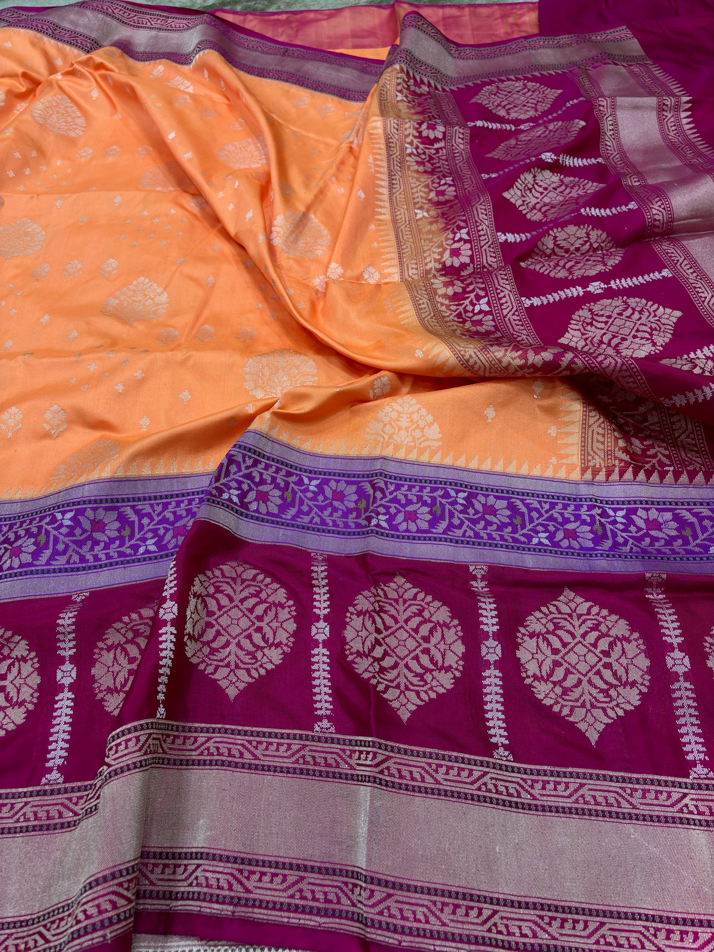 Banarasi Ektara Kadhiyal Border & Pallu Katan Silk Saree