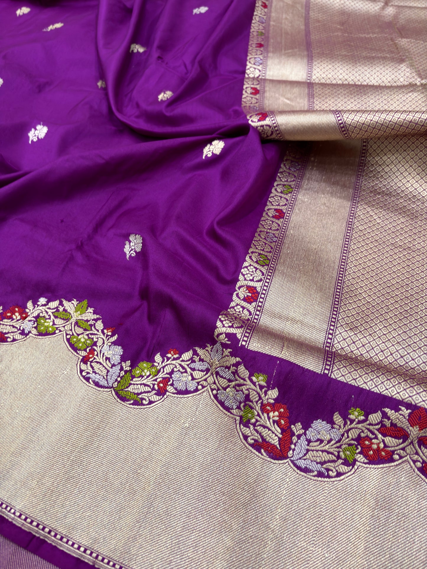 PURE KATAN SILK PURPLE BANARASI SCALLOP MINAKARI BORDER KADHWA BUTI SAREE