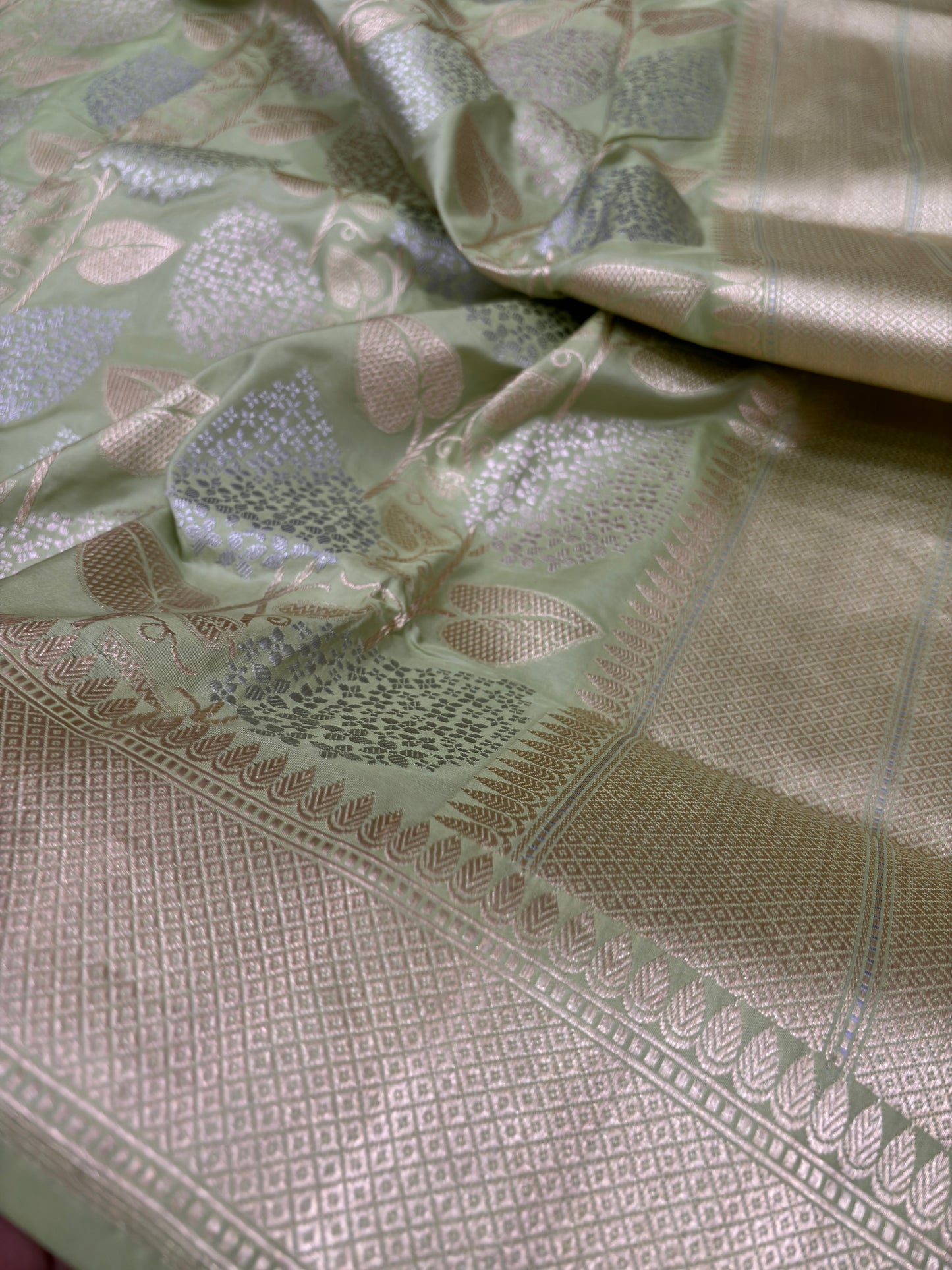 Pure Banarasi Katan Silk Saree with Leaf Motif Rupa Sona Jaal Weaving